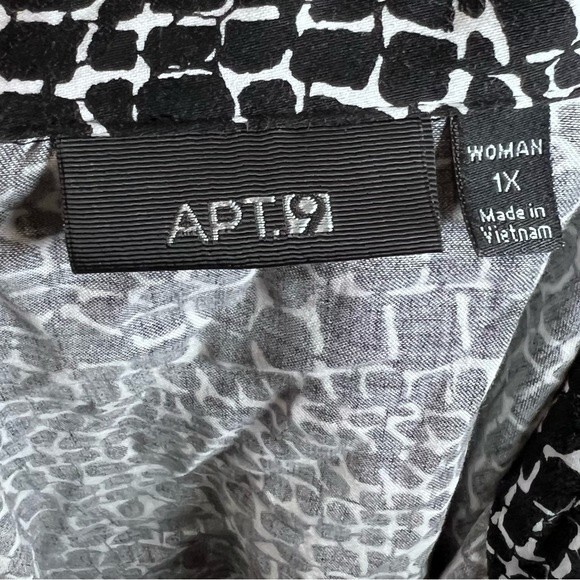 Apt 9 black and white snakeskin button down cotton top size 1X - Picture 5 of 6